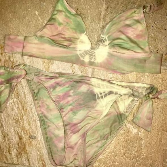 Outdoor pee voyeur videos Funny bikini contest